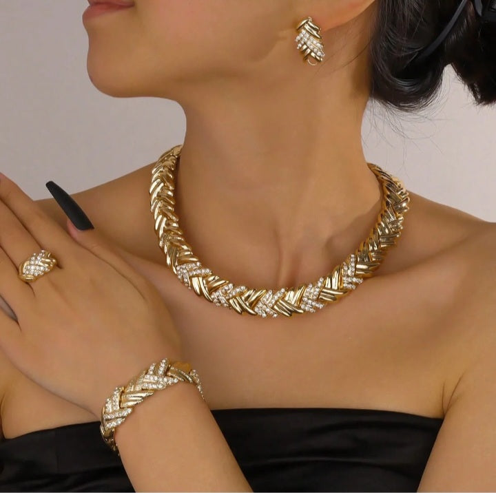 Parure Prestige & Luxe · Plaqué Or 18k - Collier, Boucles D’oreilles,Bague & Bracelet